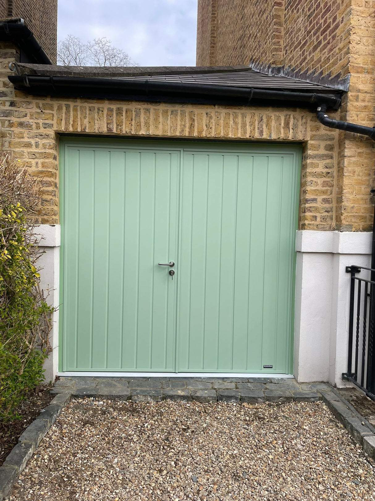 Teckentrup Standard Ribbed Vertical Side-Hinged Door