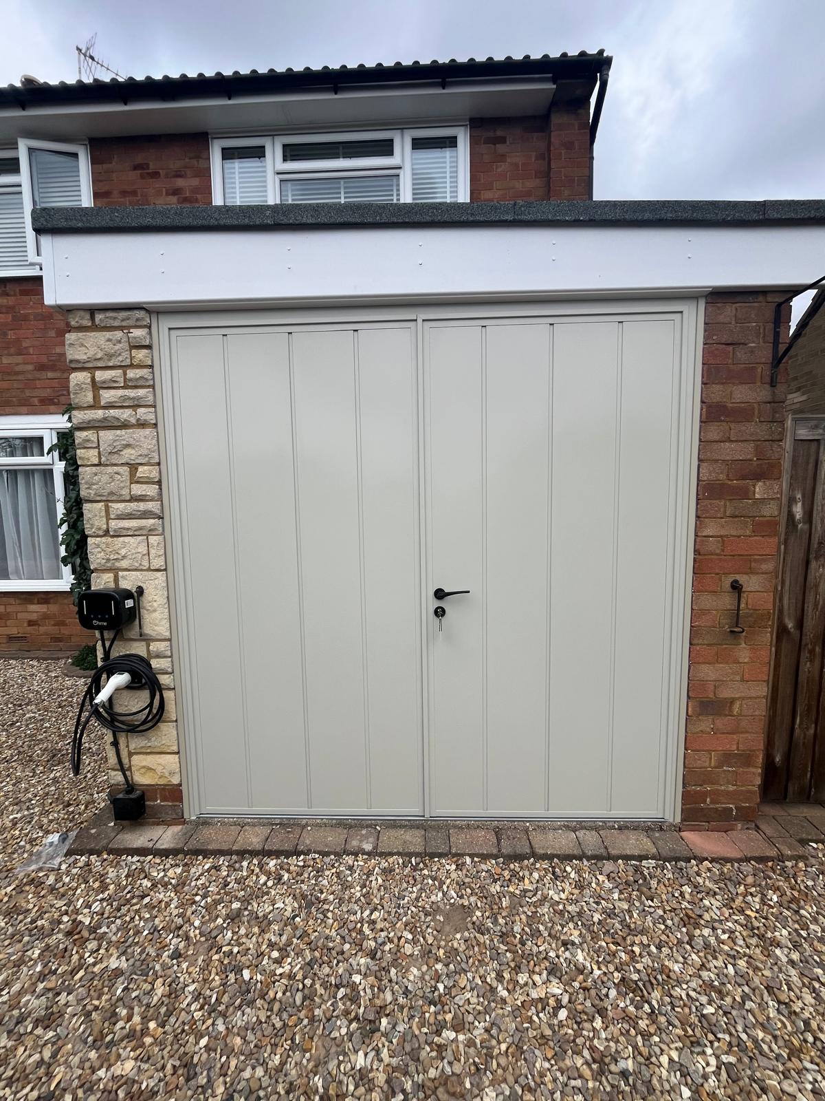 Teckentrup Centre Ribbed Vertical Side-Hinged Door