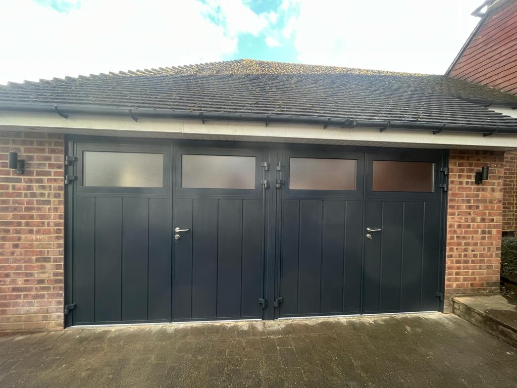 Teckentrup Traditional Centre Ribbed Vertical Door